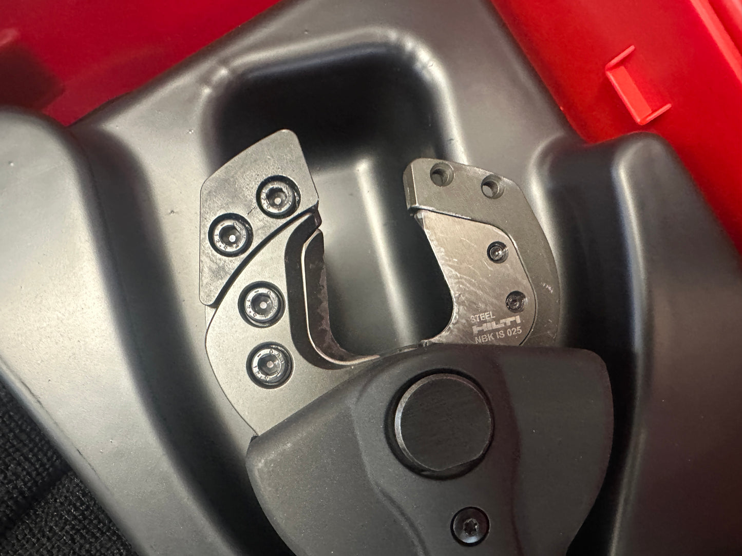 Hilti NCT 25-A Akku-Hydraulik-Kabelschneider mit Scherenkopf