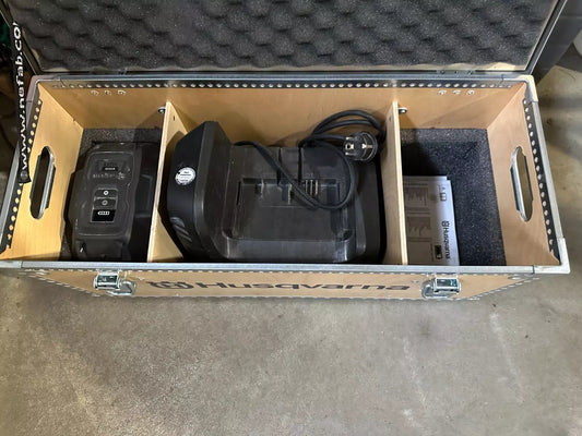 Husqvarna 1x B380X /4,0Ah/374,4Wh 1x Ladegerät Husqvarna C900X/ Husqvarna BOX