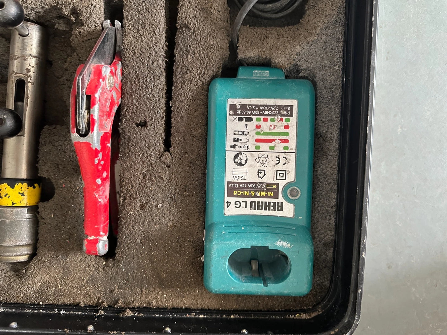 Rehau A2 Presszange Presse Pressmaschine Akku-Schiebehülsengerät