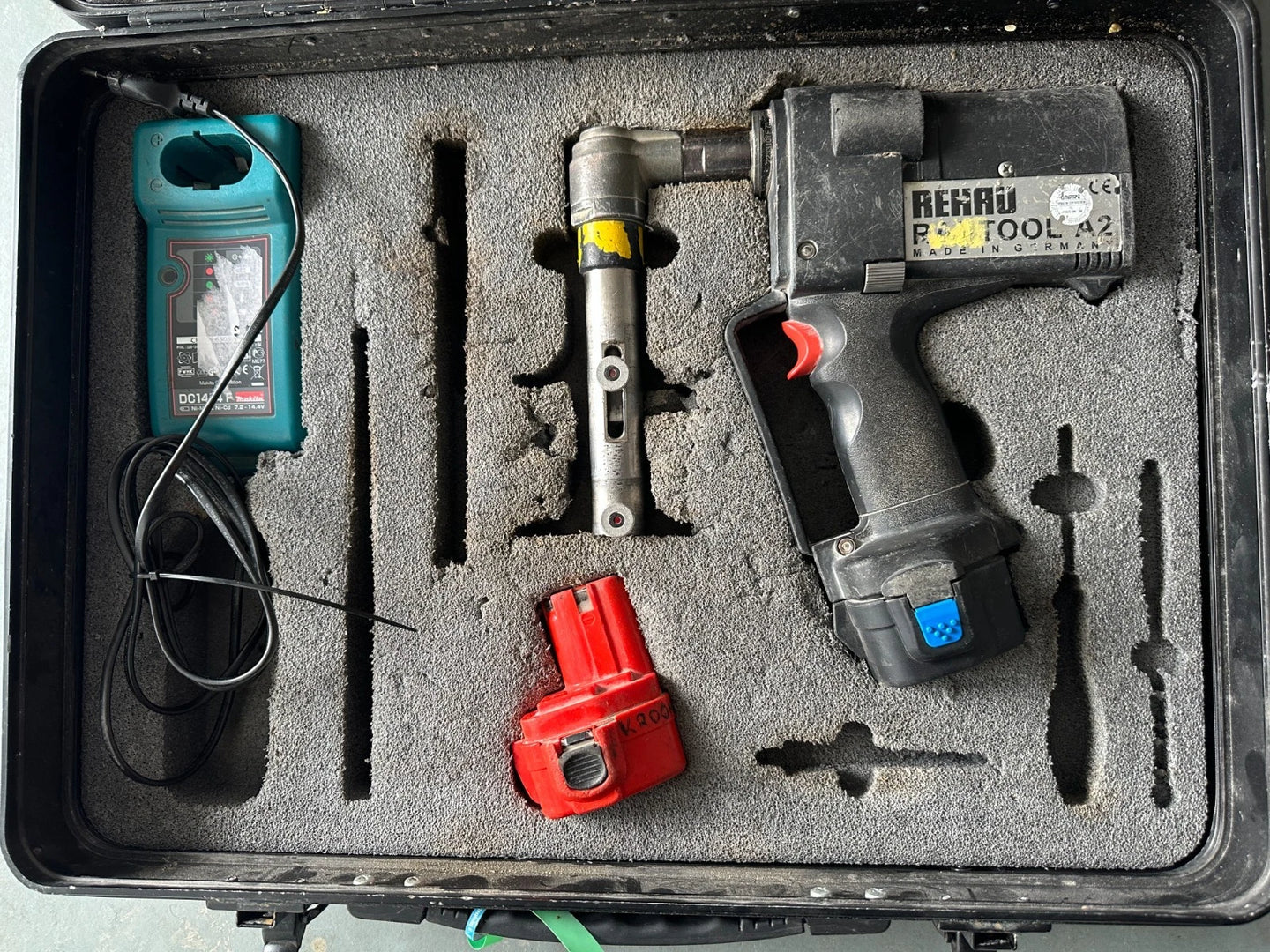 Rehau A2 Presszange Presse Pressmaschine Akku-Schiebehülsengerät