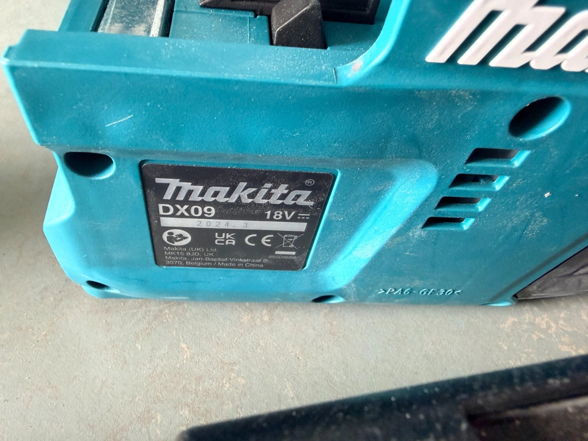 Makita DHR  281 + DX 09  mit Akku/Ladegerät 36V  mit 2x 18V 5.0Ah Akkus