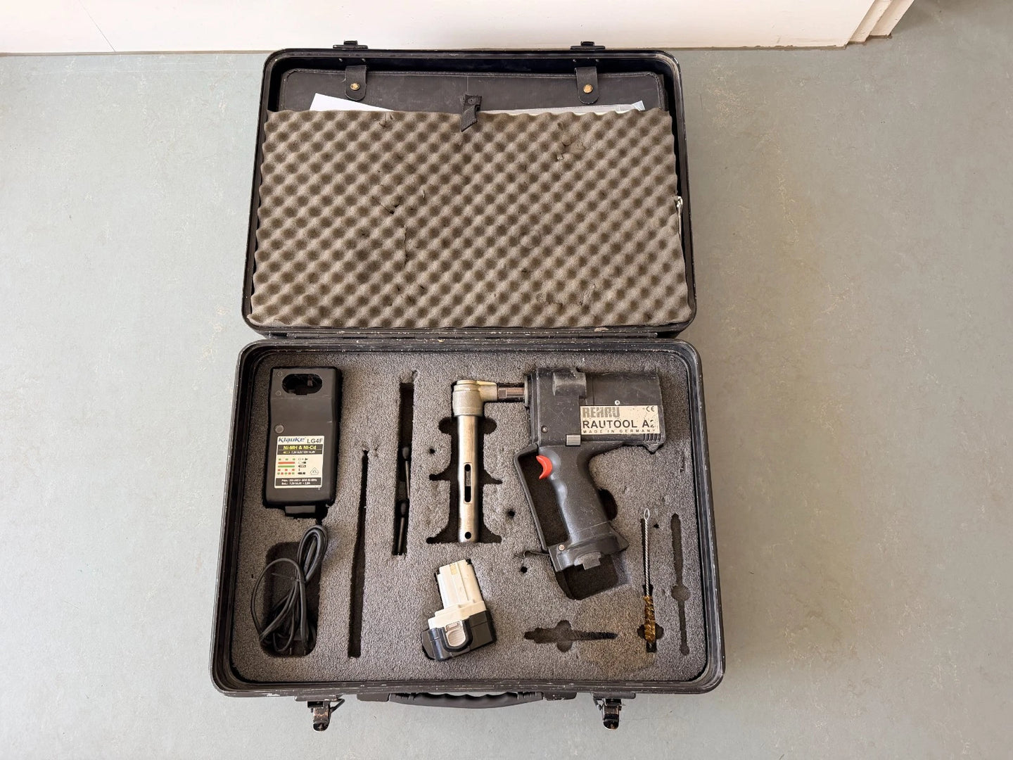 Rehau A2 Presszange Presse Pressmaschine Akku-Schiebehülsengerät