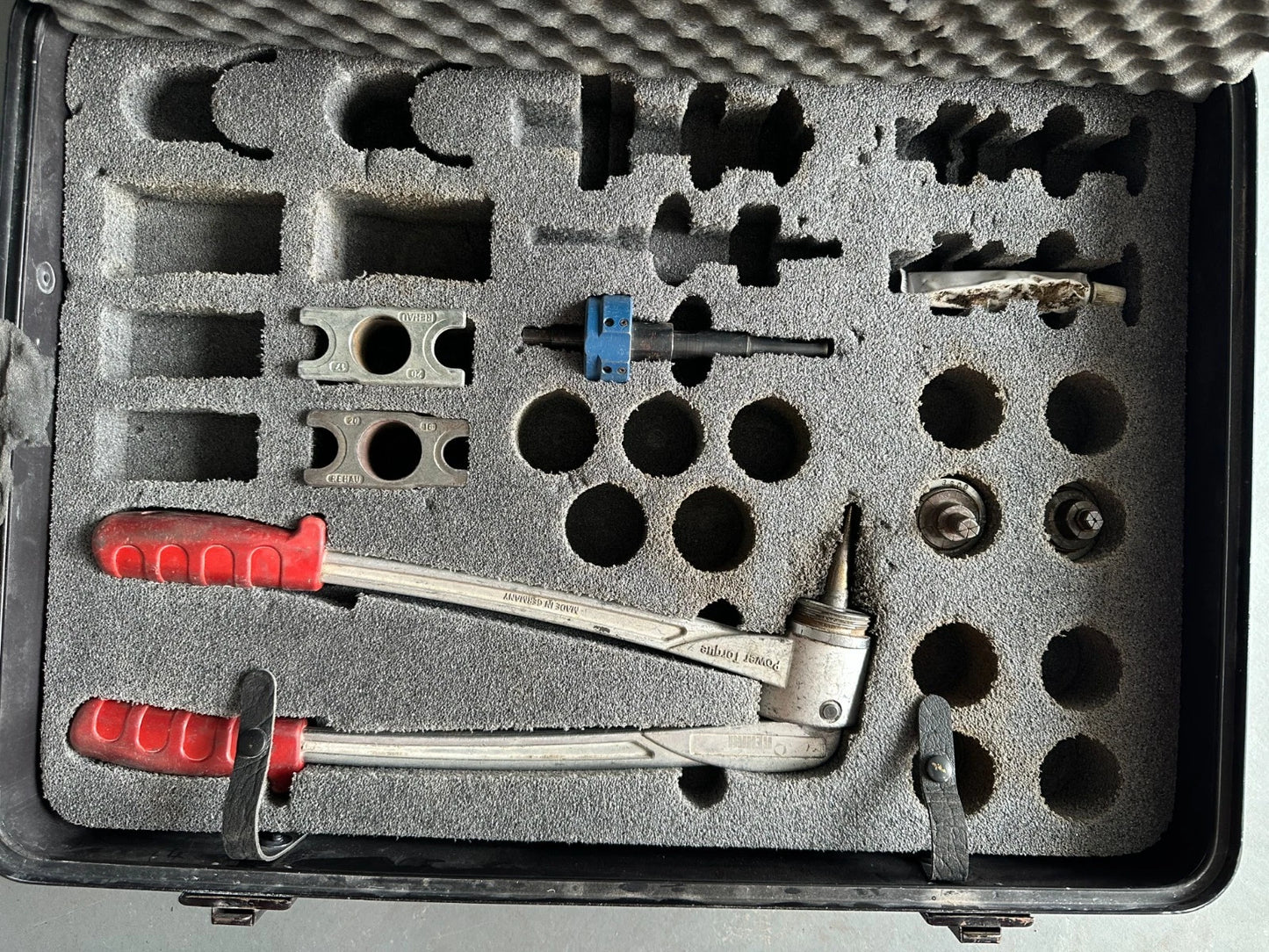 Rehau A2 Presszange Presse Pressmaschine Akku-Schiebehülsengerät