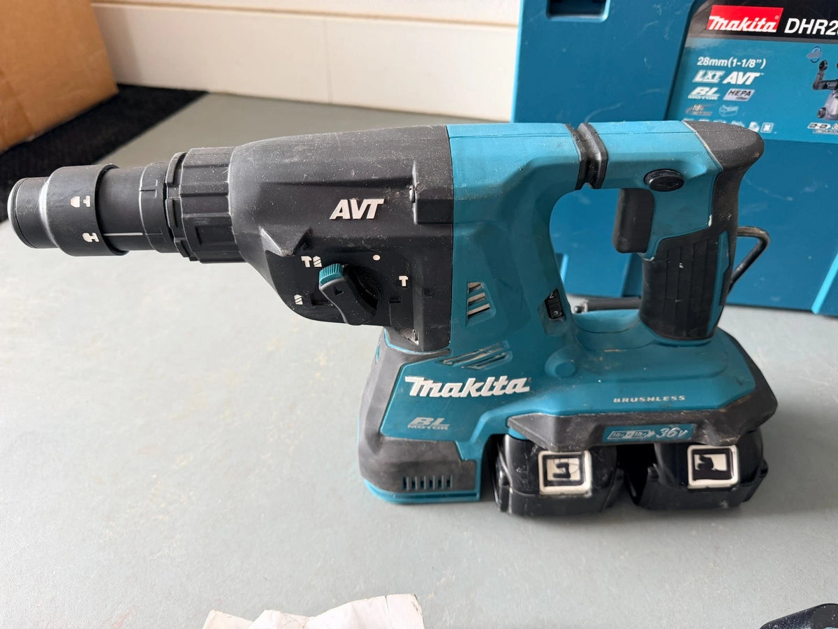 Makita DHR  281 + DX 09  mit Akku/Ladegerät 36V  mit 2x 18V 5.0Ah Akkus