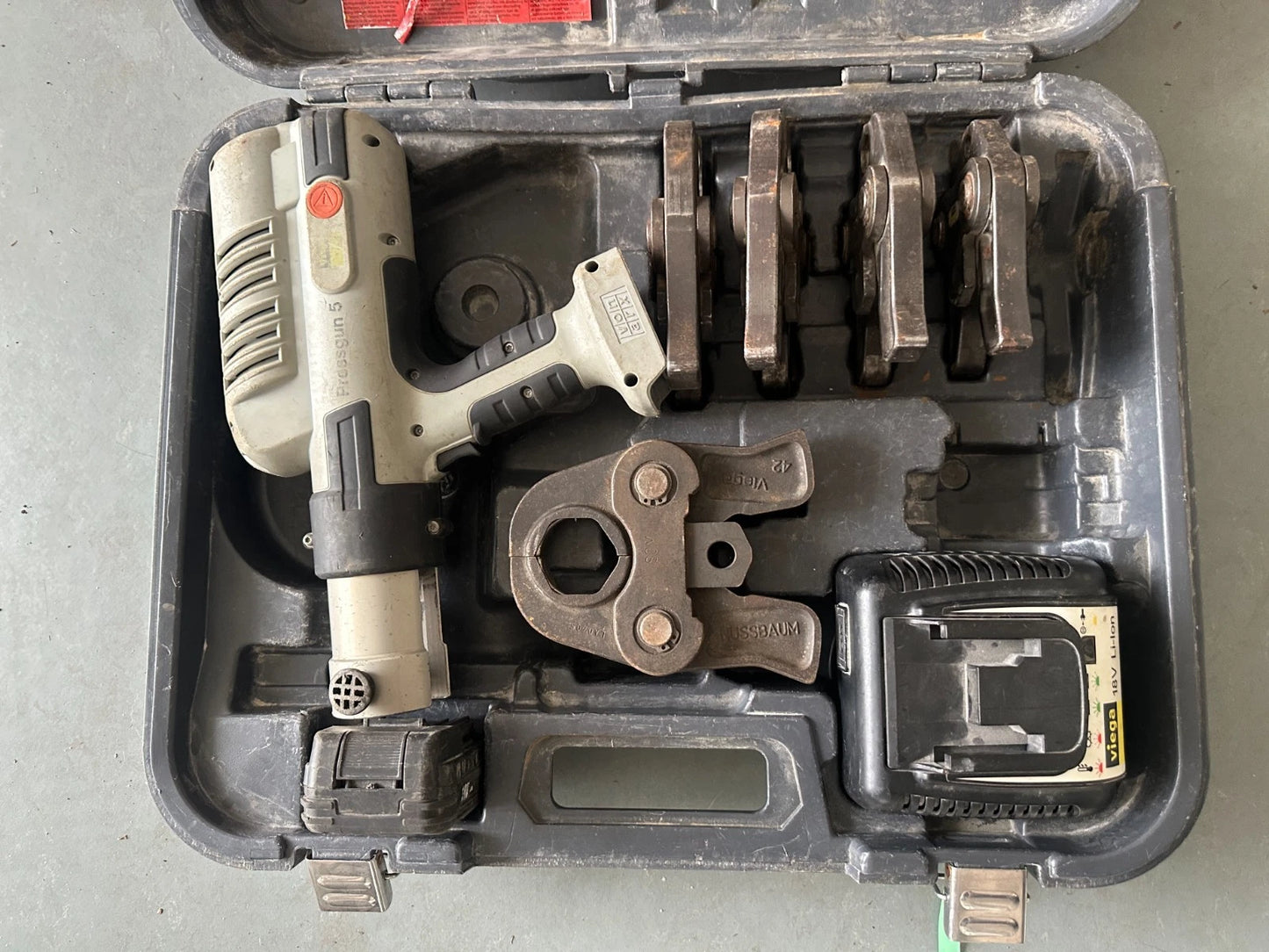 Viega Press gun 5 mit 5 Viega Pressbacken V12 V22 V28 V35 V42