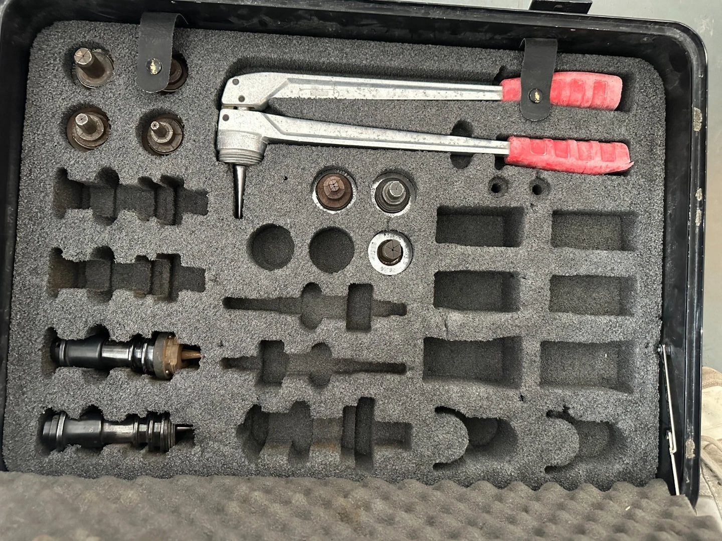 Rehau A2 Presszange Presse Pressmaschine Akku-Schiebehülsengerät