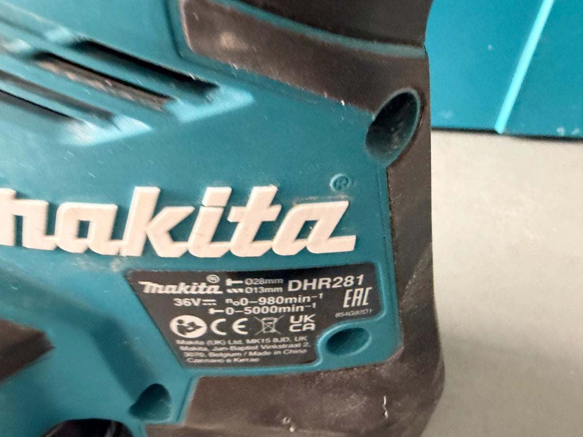 Makita DHR  281 + DX 09  mit Akku/Ladegerät 36V  mit 2x 18V 5.0Ah Akkus