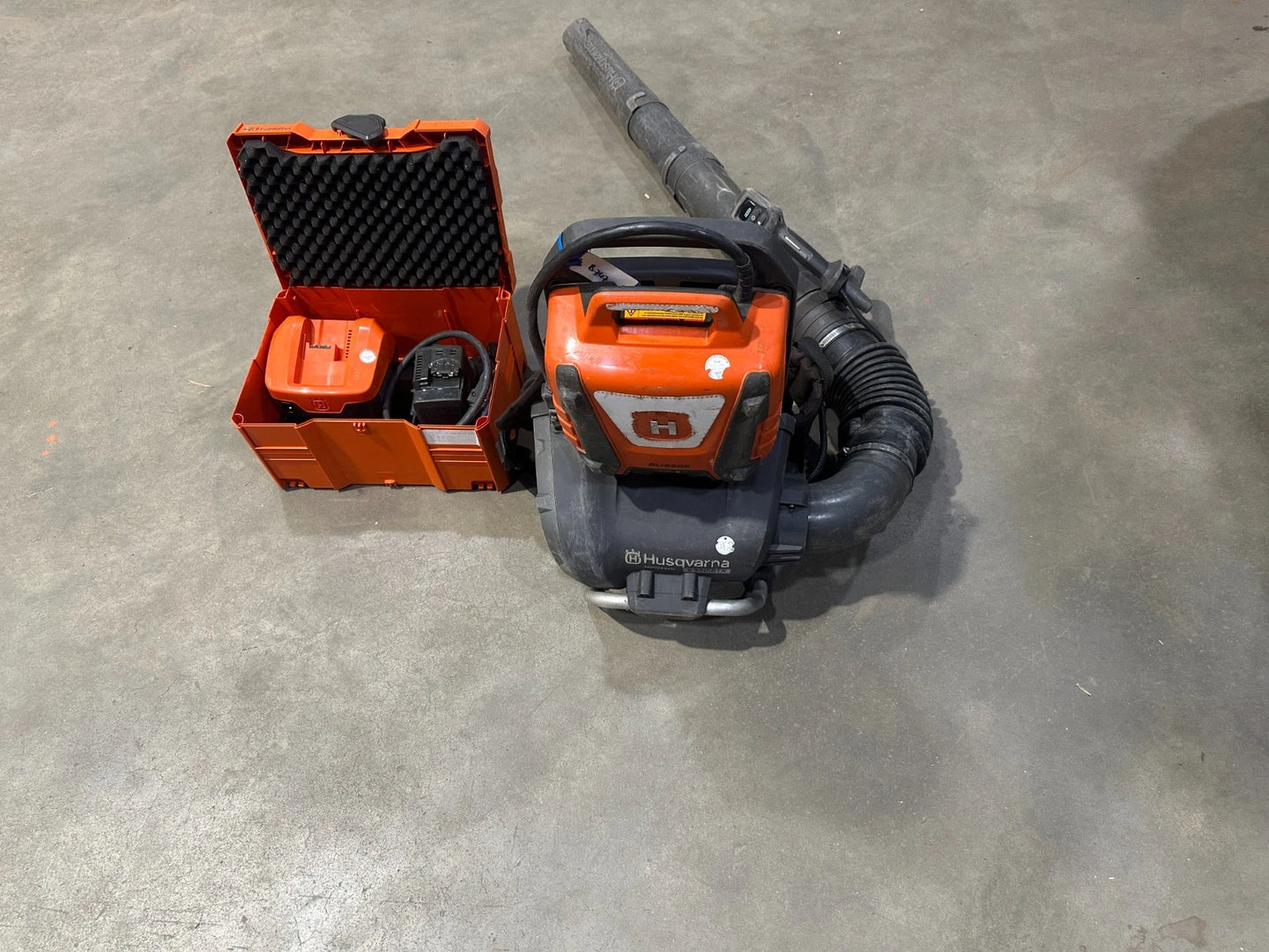 Husqvarna BLi950 31,1Ah Ladegerät / QC 500 Husqvarna BliX mit 550iBTX