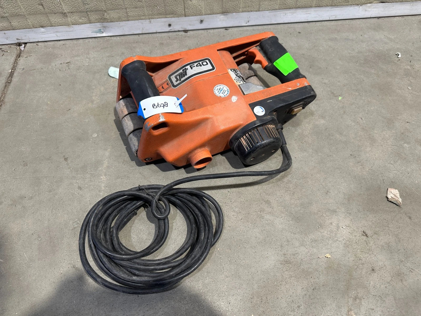 Spit  F40  Muurfrees  Sleuvenfrees