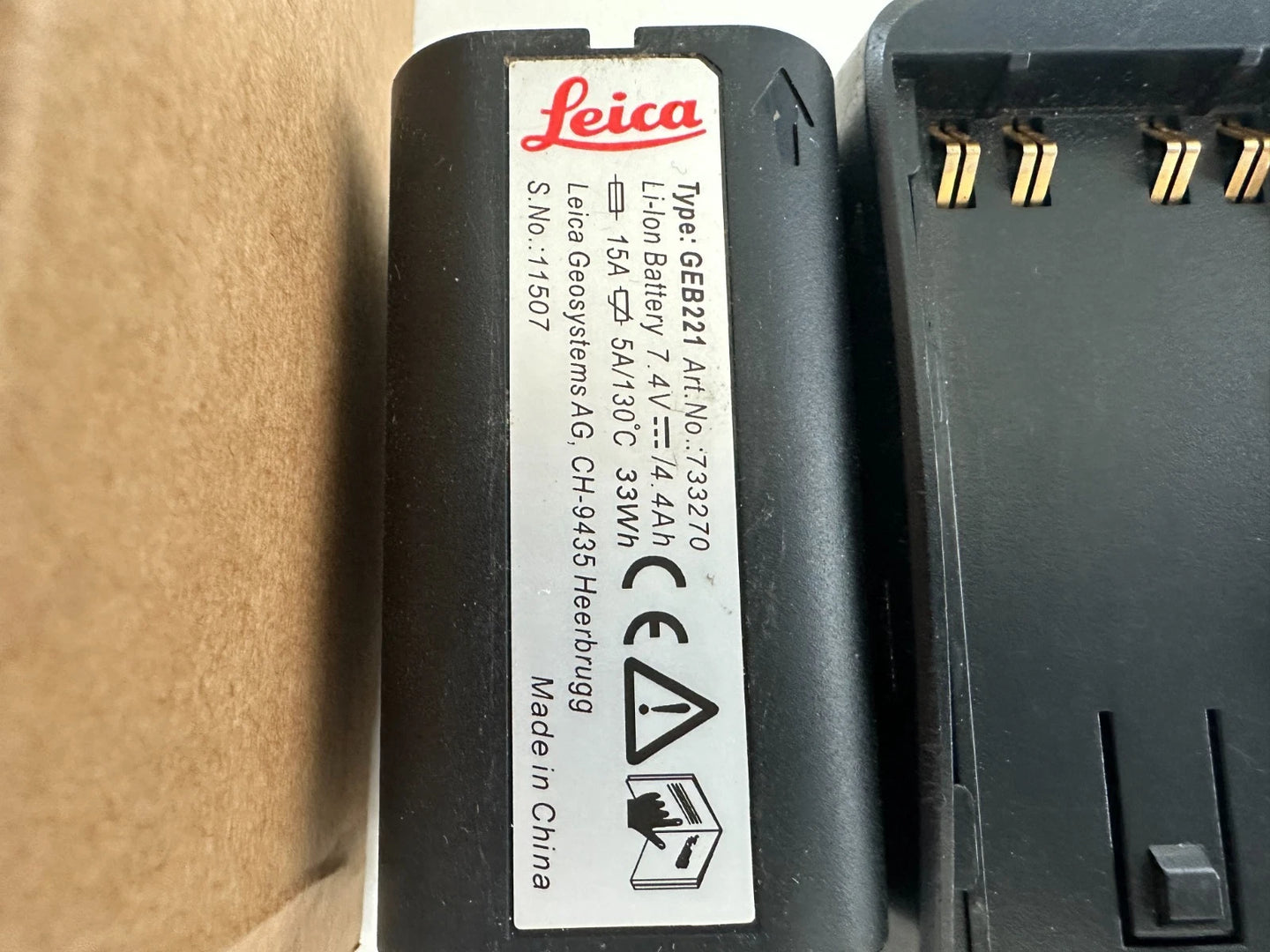Leica Ladegerät GKL 311 mit Leica Akku GEB 211