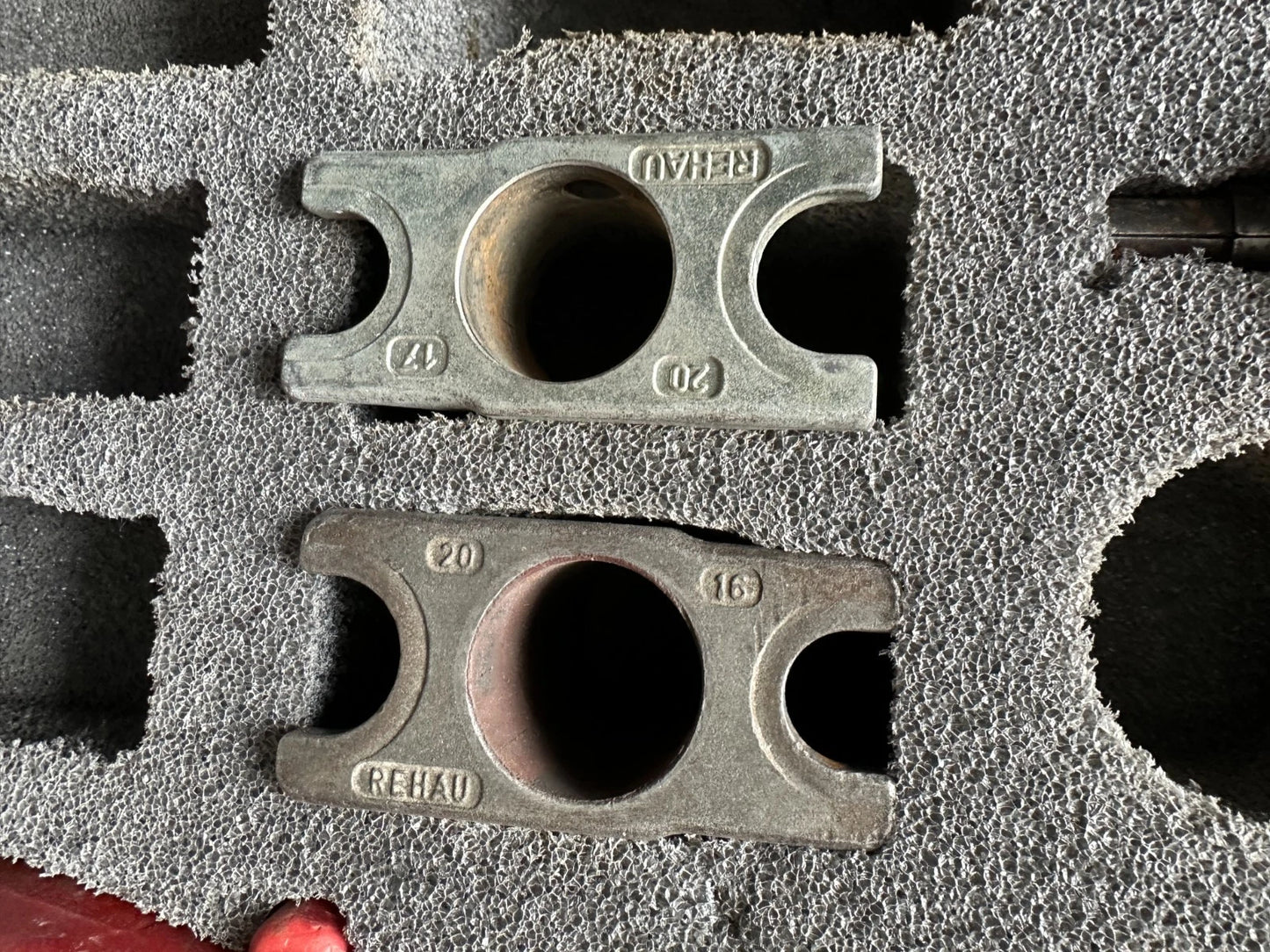 Rehau A2 Presszange Presse Pressmaschine Akku-Schiebehülsengerät