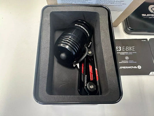 Supernova V1260 Dynamo Light LED Scheinwerfer L-STK-EB1260R-BLK