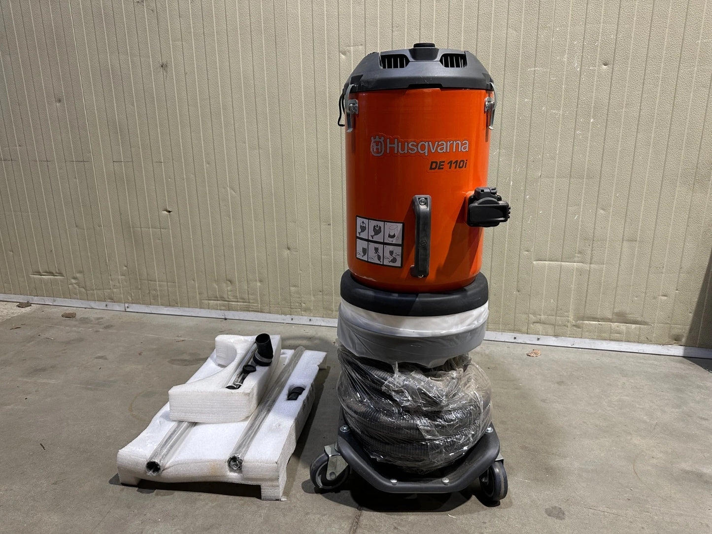 Husqvarna DE 110 I Akku Staubabsauger H-Klasse Ohne Akkus und Ladegerät