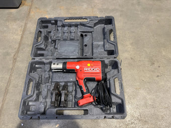 compare product Ridgid Pressmaschine RP 330-C mit Viega Profipress Pressbacken V18 V28