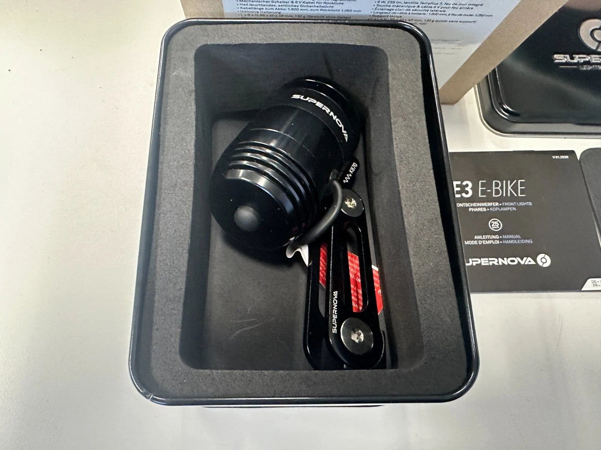 Supernova V1260 Dynamo Light LED Scheinwerfer L-STK-EB1260R-BLK