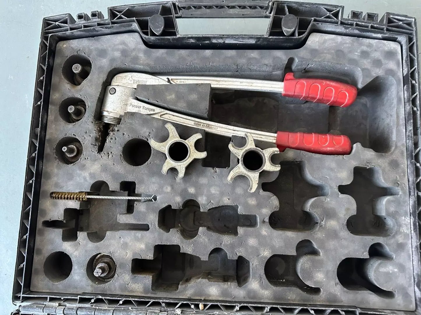 Rehau A3 Presszange Presse Pressmaschine Akku-Schiebehülsengerät Neue Wartung