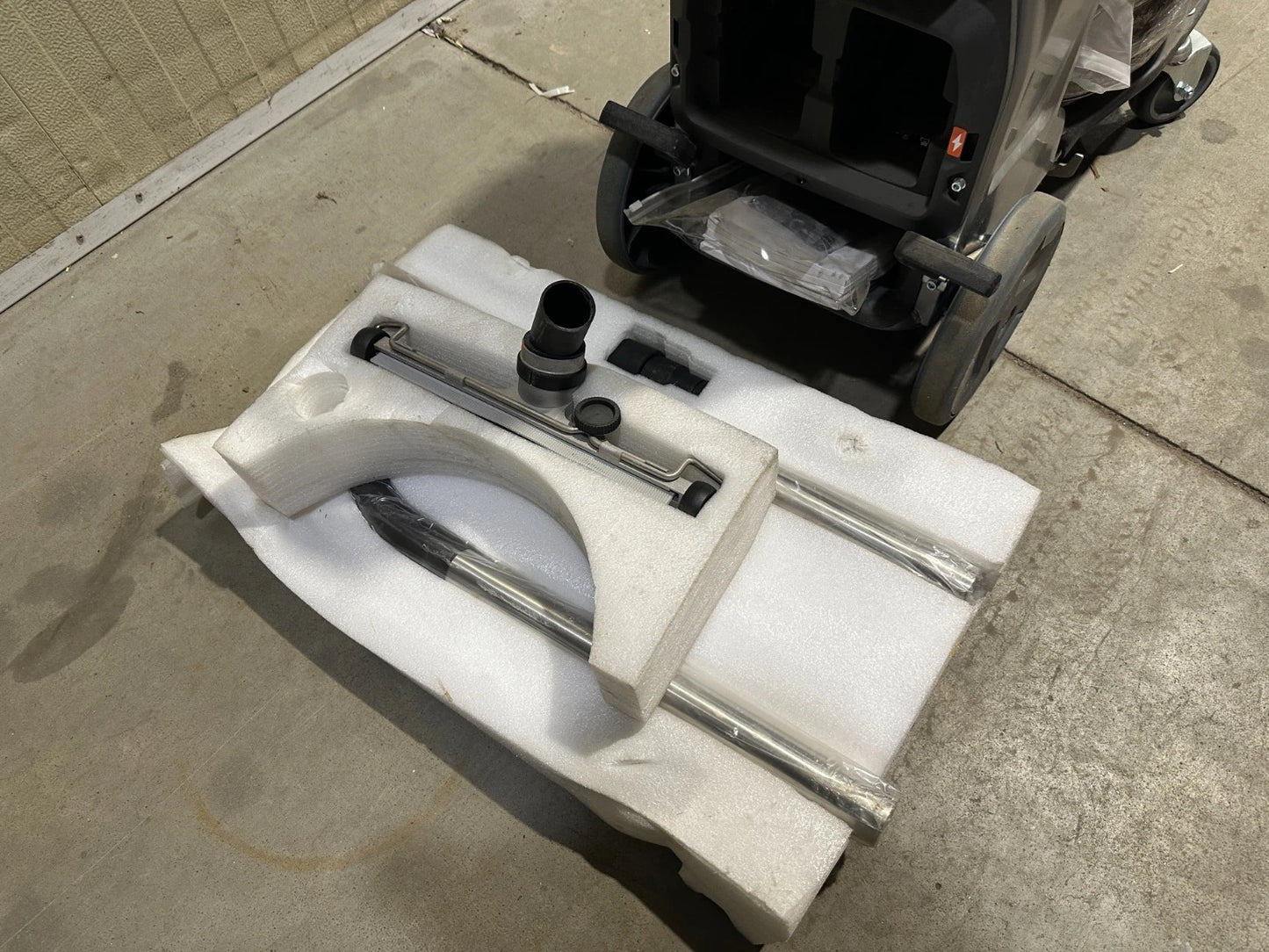 Husqvarna DE 110 I Akku Staubabsauger H-Klasse Ohne Akkus und Ladegerät