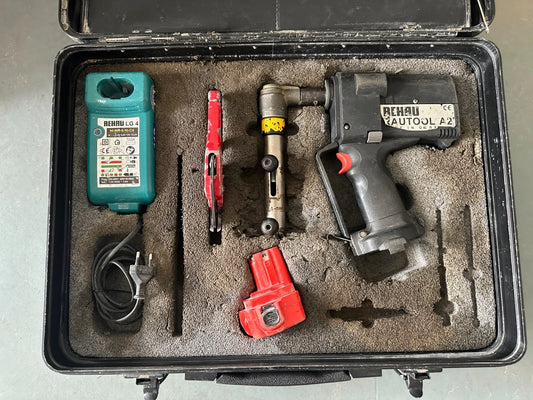 Rehau A2 Presszange Presse Pressmaschine Akku-Schiebehülsengerät